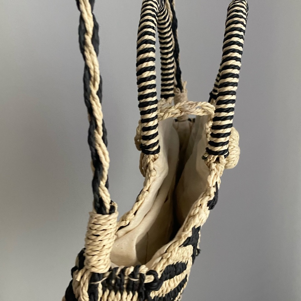 Billabong Cream and Black Crossbody Woven Bag - Picture 7 of 10